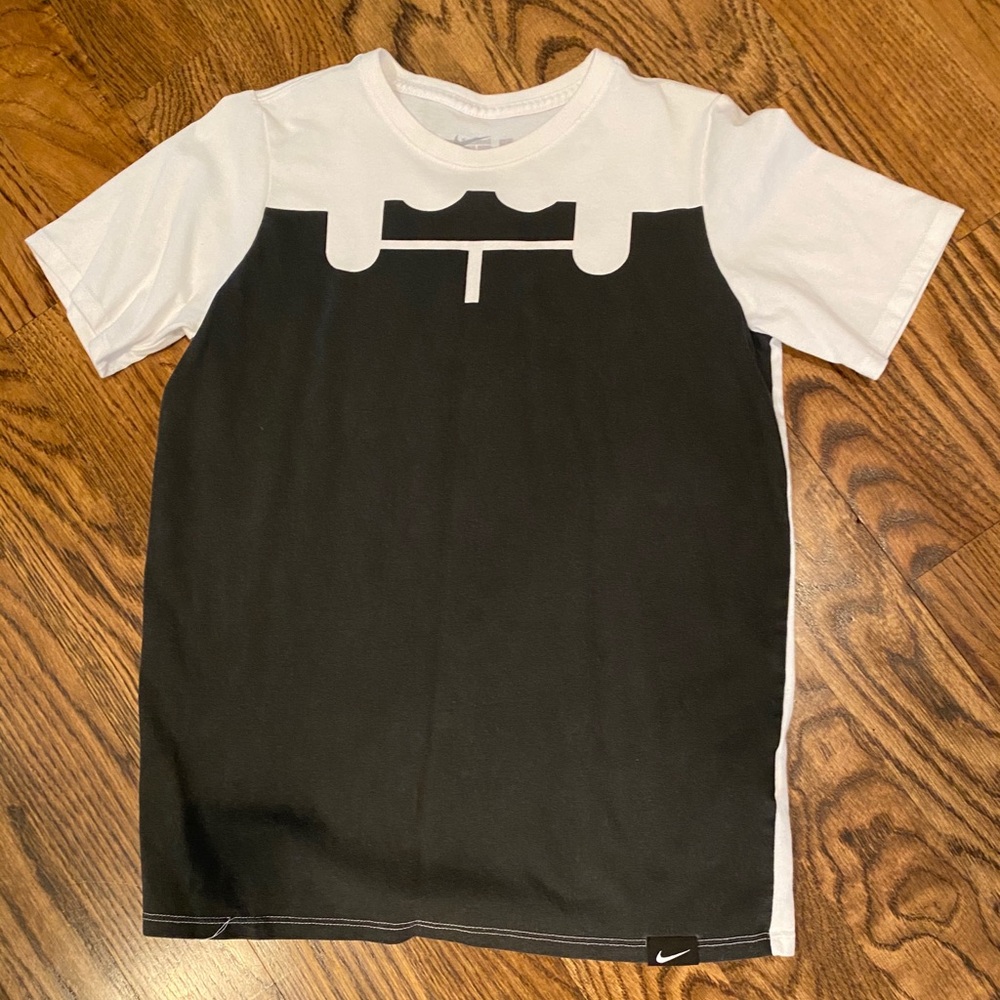 Boys Nike tee shirt